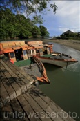 Tauchboote des Minahasa Lagoon Resorts (Manado, Indonesien) - Dive boats at the Minahasa Lagoon Resort (Manado, Indonesia)